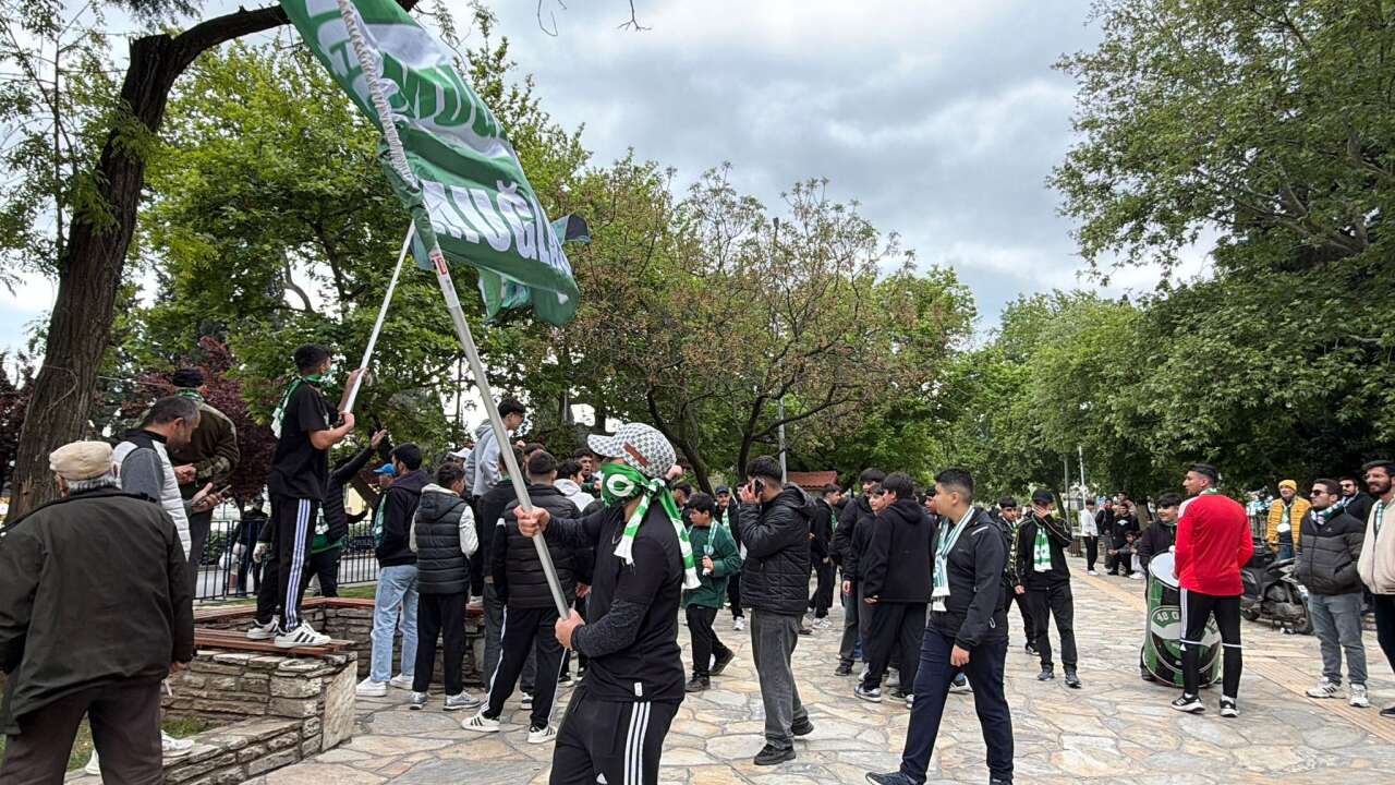 Sınırsızlık Meydanı’ndan Stadyuma Yürüdüler: Muğlaspor Taraftarı Tek Yürek Oldu 3